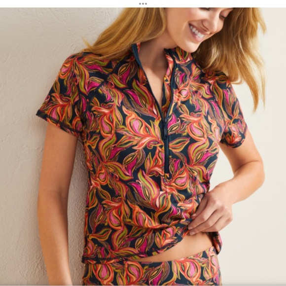 Garnet Hill Other - Garnet Hill Short Sleeve Rashguard